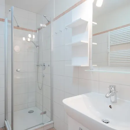 アパート 652, Seepark *